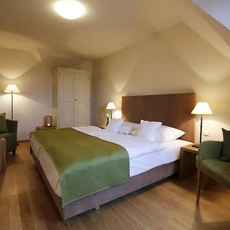 فندق Weinkastell Zum Weissen Ross كالستادت