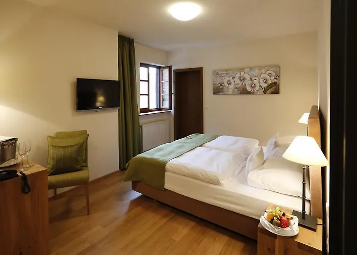 Weinkastell Zum Weissen Ross 3*