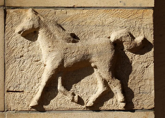 호텔 Weinkastell Zum Weissen Ross 3*