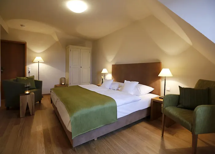 호텔 Weinkastell Zum Weissen Ross 칼슈타트